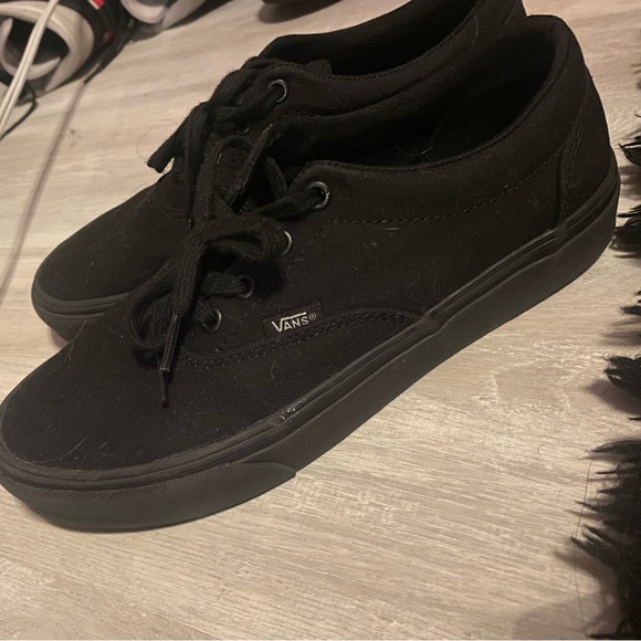 Black Vans. Worn only once. Great condition. No box - Picture 5 of 6